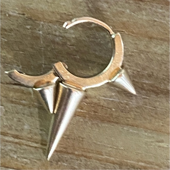Maria Tash Solid 14k Gold Spike Hoop Single Earring - Picture 5 of 11